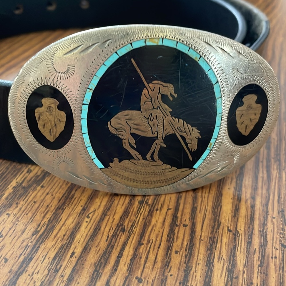 Johnson and Held beautifully handcrafted inlay buckle 36 inch leather belt - Picture 4 of 4